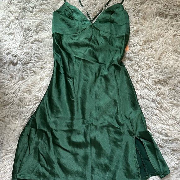 That’s So Fetch Nala Dress in Emerald Green - Picture 1 of 4